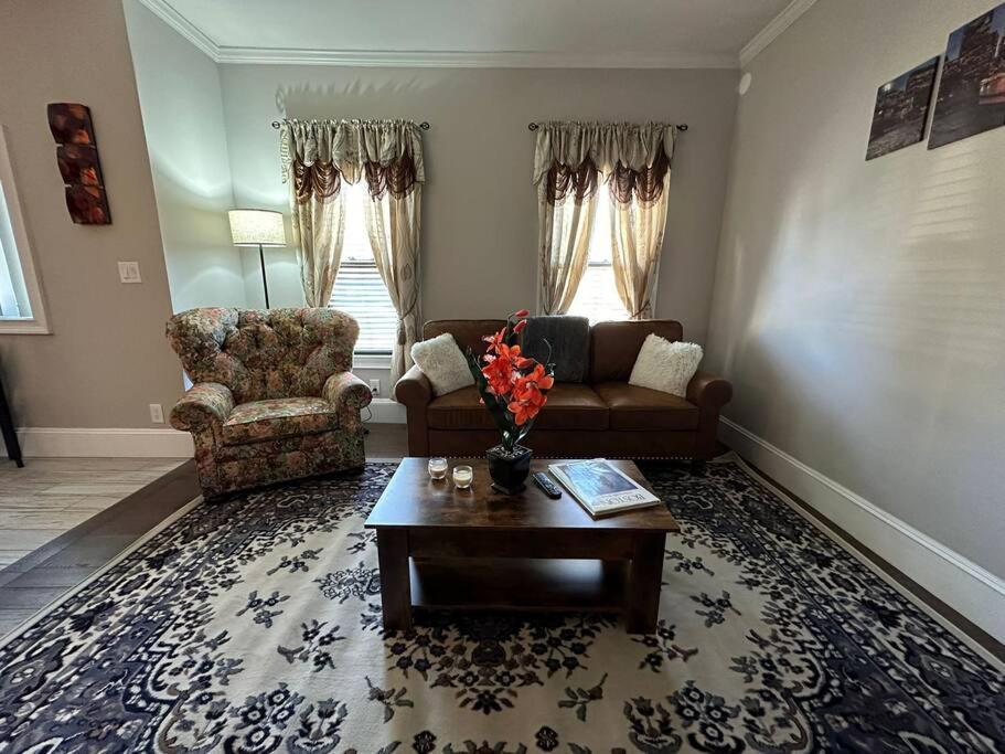 Spacious And Cozy- Near T-Station-Quiet Neighborhood! Malden Kültér fotó